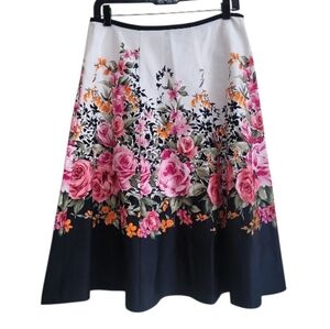 PowWow Women Black Floral Fit and Flirt Knee lenght Skirt Size 6